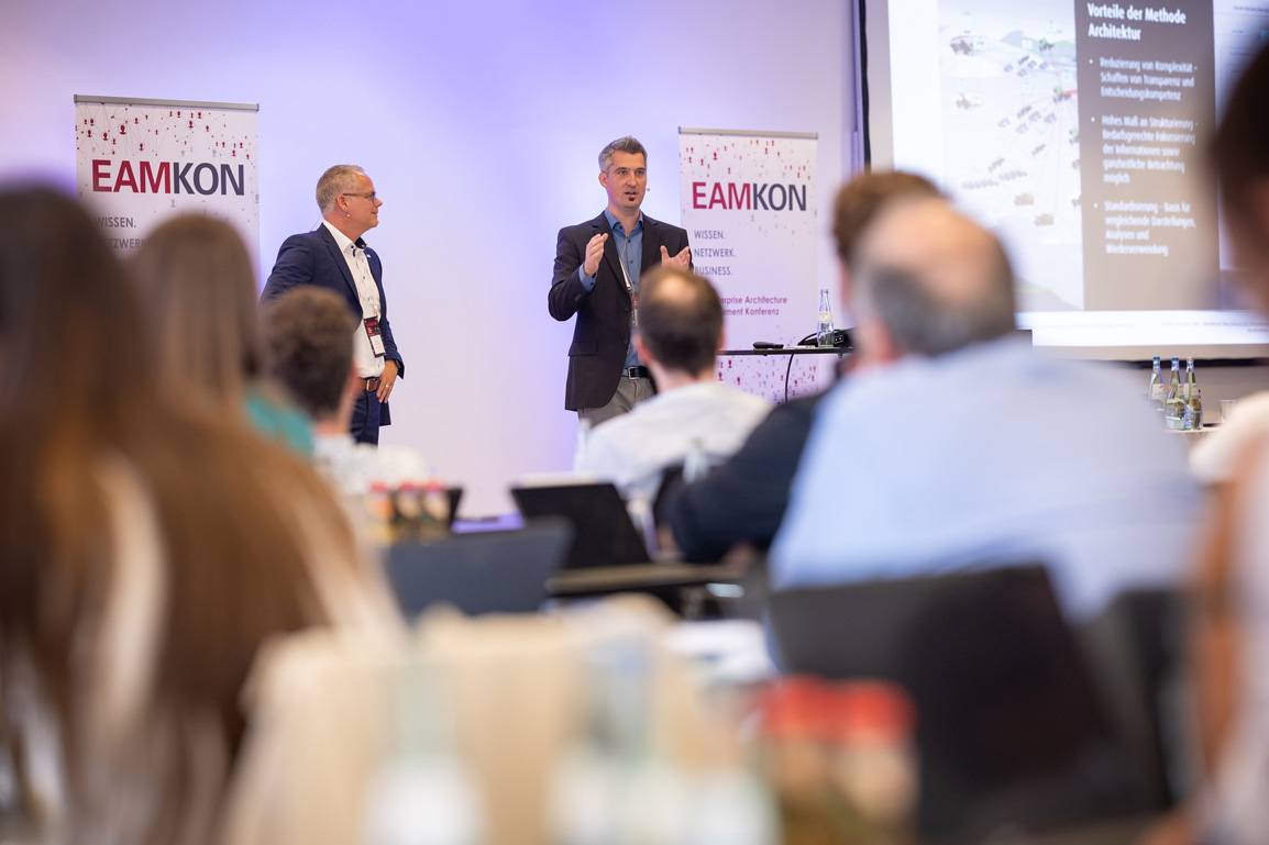 Vortrag von Marco Bürger (Exekutive Enterprise Architect, BWI GmbH) und Mario Heumann (Customer Architecture & Portfolio Advisory (CAPA)